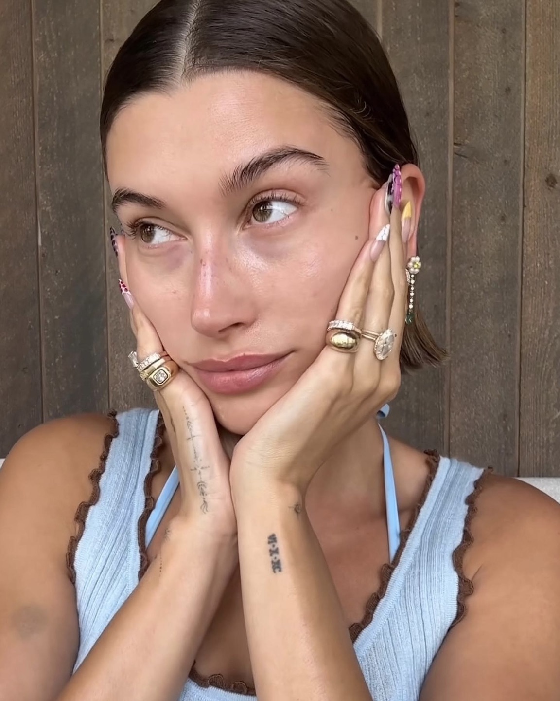 Hailey Bieber wears a diamond pinky ring from Nina Runsdorf Jewelry (Instagram: @haileybieber)