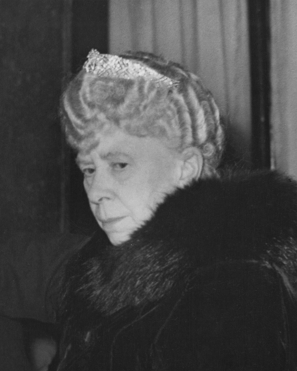 Every Major Diamond Wedding Tiara from the British Royal Family 26 Queen Mary's Diamond Bandeau Tiara
