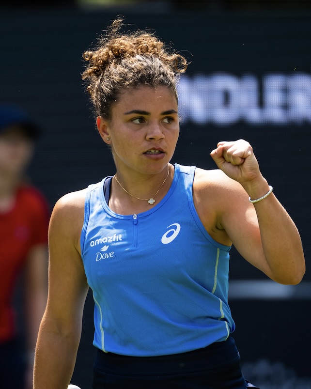 tennis season jewelry: Jasmine Paolini