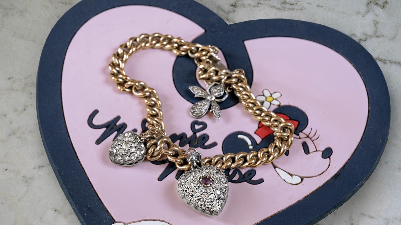 The Expert’s Guide to Scoring Antique Jewelry Finds 7 Learn all about Lynn Yaeger's Antique Jewelry shopping tips diamond heart charm bracelet