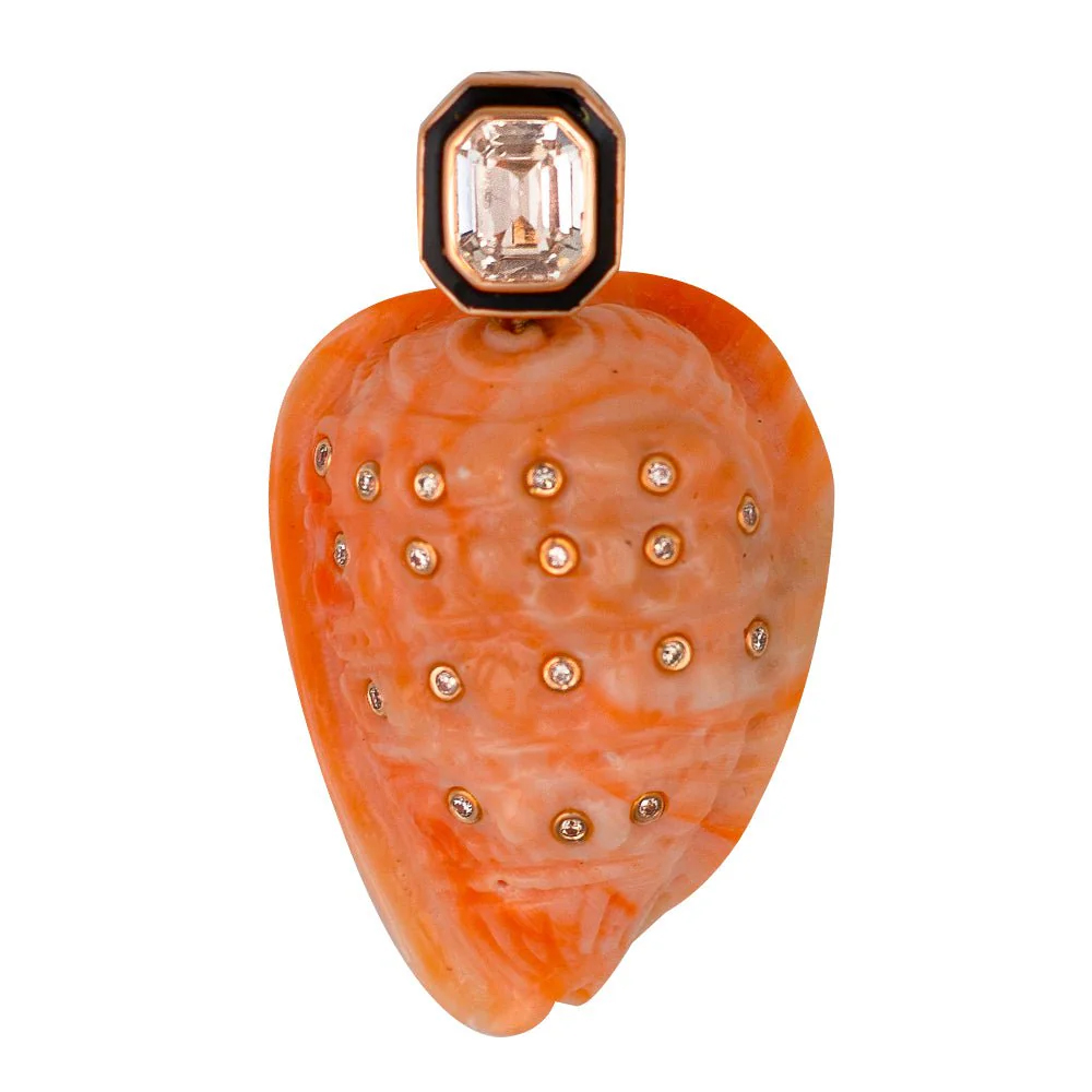 shell jewelry: shell pendant