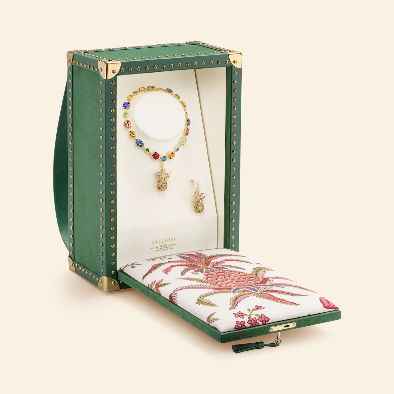 The $1M Mellerio Jardin des Rêves Pineapple Necklace Just Stole the Show at Versailles 12 The Jardin de Rêves necklace and earring set displayed inside its bespoke case, lined with embroidered Toile de Jouy fabric echoing Marie Antoinette’s private quarters