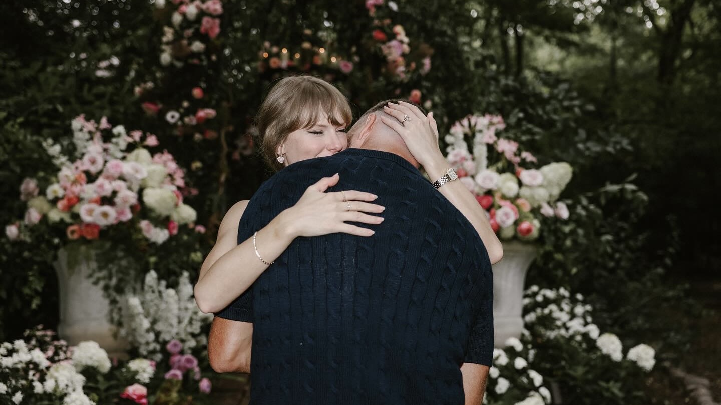 Taylor Swift, Zendaya & Dua Lipa: Every Major Celebrity Engagement Ring of 2025 1 Taylor Swift, Zendaya & Dua Lipa: Every Major Celebrity Engagement Ring of 2025