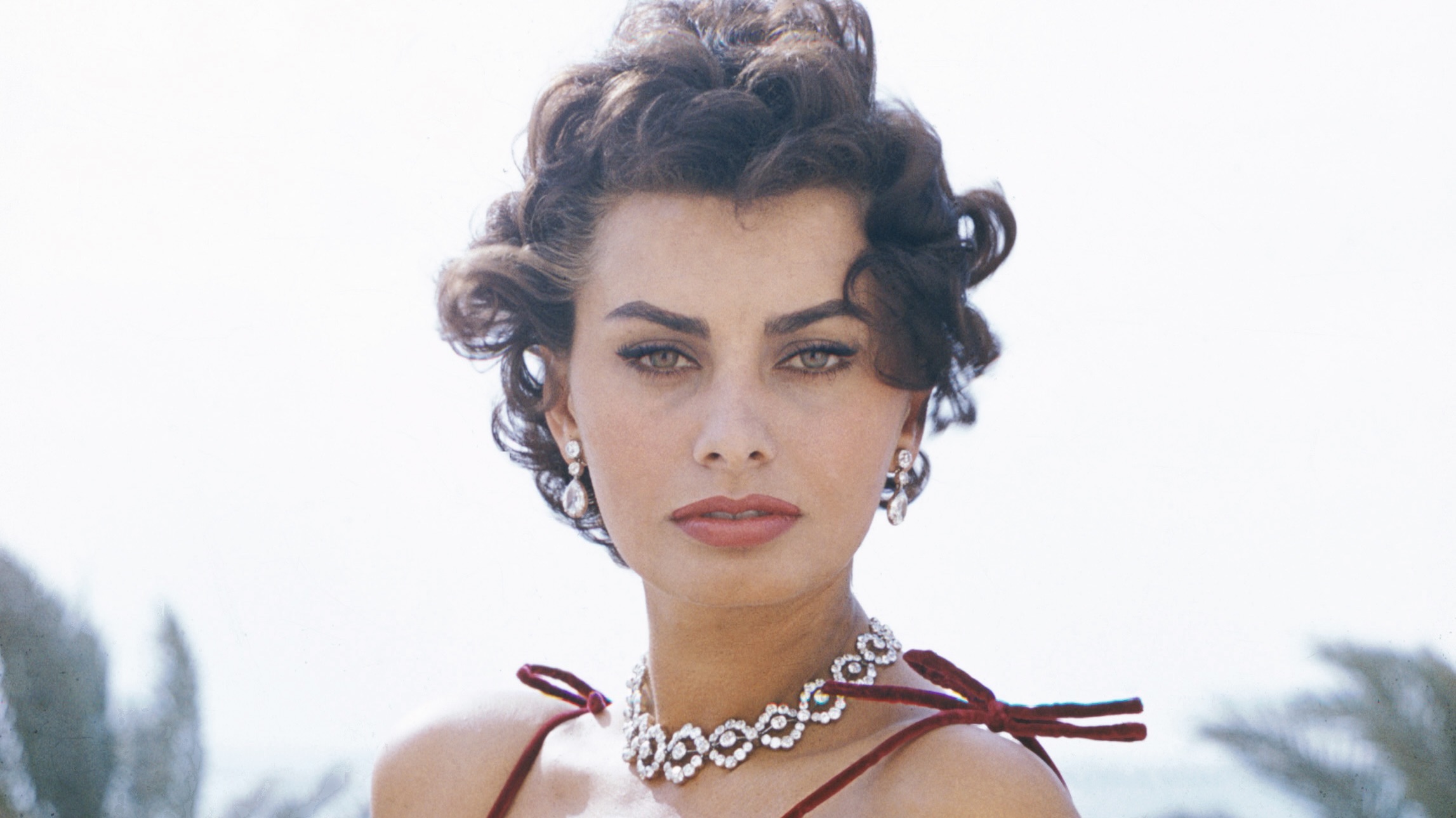 Nothing Competes with Sophia Loren's Bombshell Diamonds 1 Nothing Competes with Sophia Loren's Bombshell Diamonds