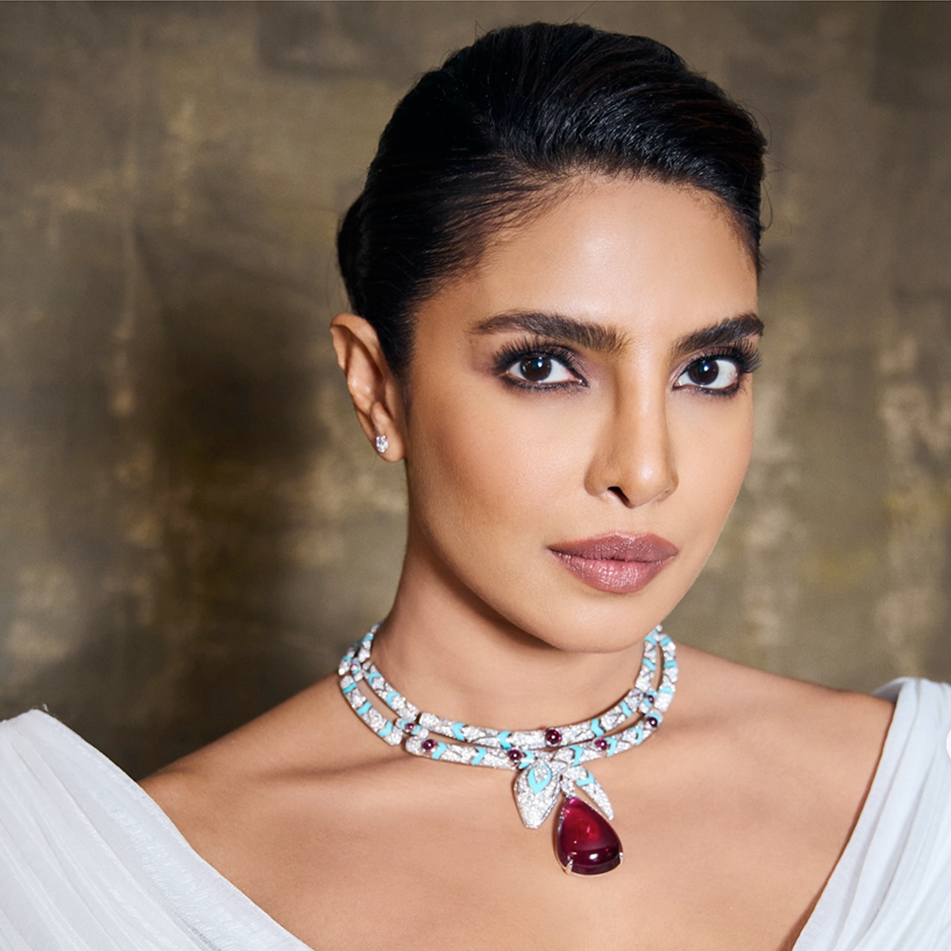 Spotlighting Priyanka Chopra Jonas' Most Epic Diamond Looks 2 Spotlighting Priyanka Chopra Jonas' Most Epic Diamond Looks