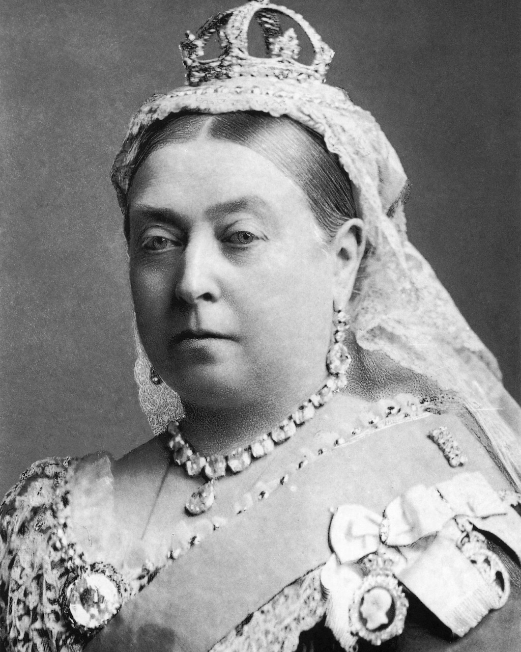 Queen Victoria wears the Koh-i-Noor diamond as a brooch in 1887.