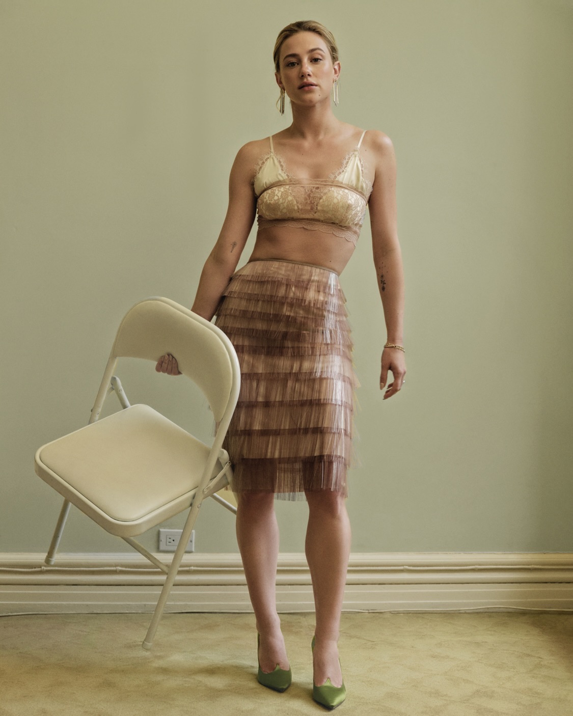 Lili Reinhart's Balancing Act 4 Riverdale actress Lili Reinhart shines in diamond jewelry