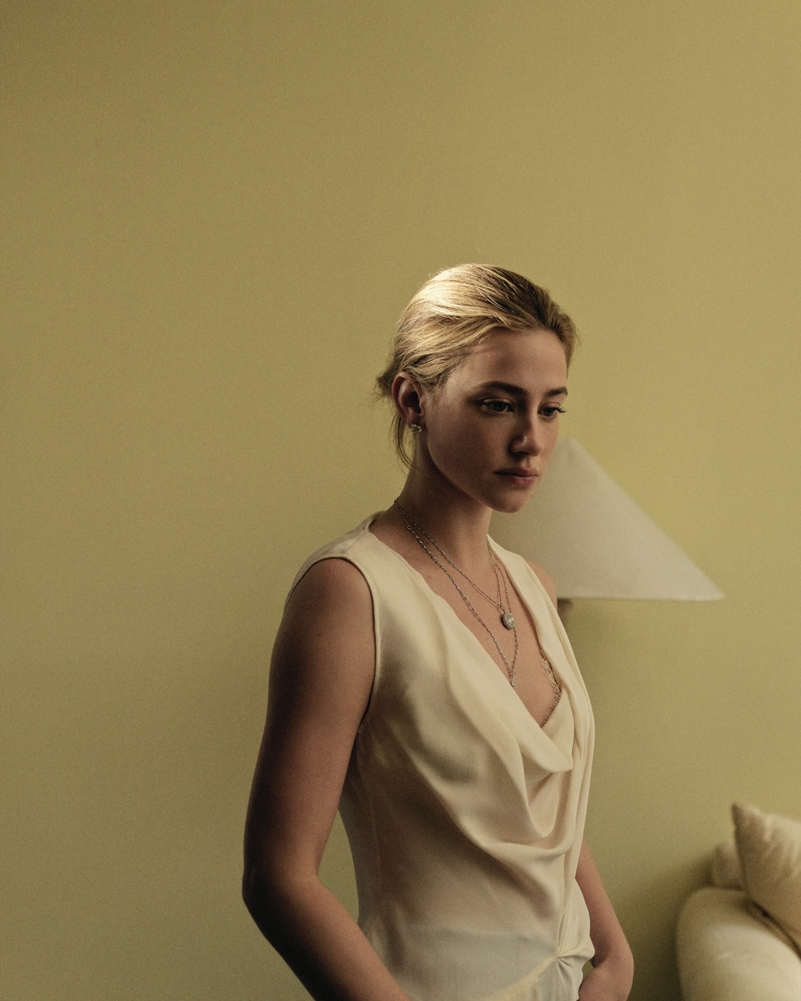 Lili Reinhart's Balancing Act 11 Riverdale actress Lili Reinhart shines in diamond jewelry