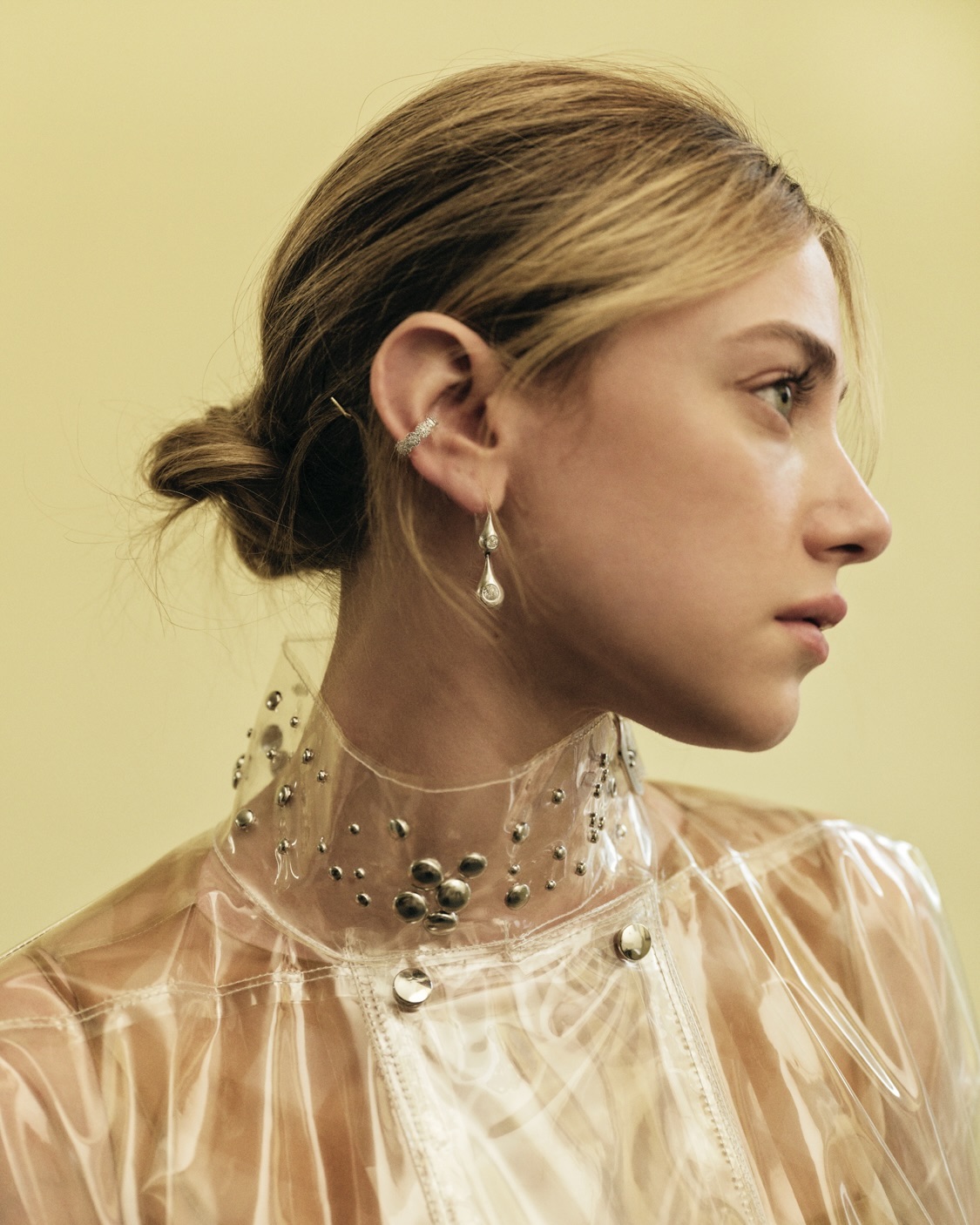 Lili Reinhart's Balancing Act 5 Riverdale actress Lili Reinhart shines in diamond jewelry