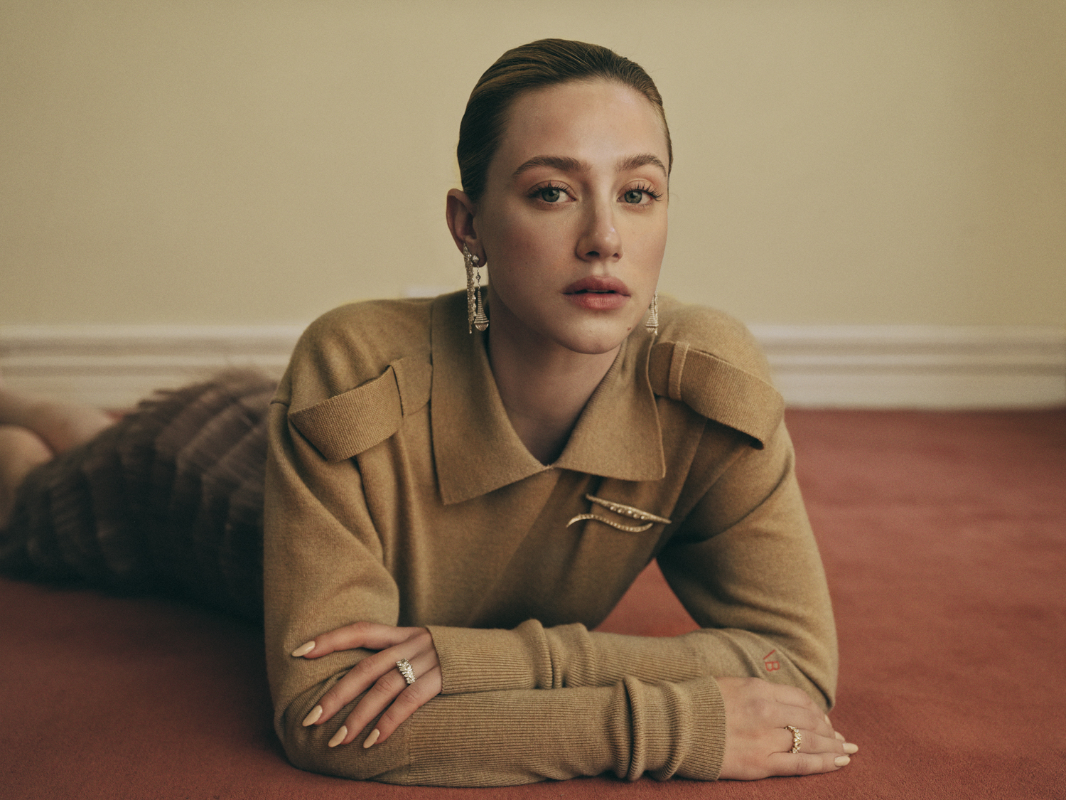 Lili Reinhart's Balancing Act 1 Riverdale actress Lili Reinhart shines in diamond jewelry