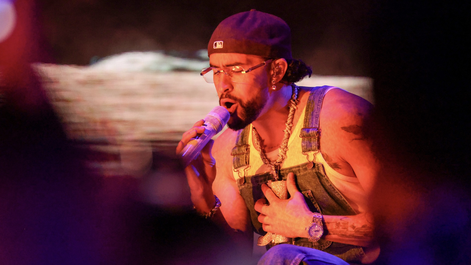 How Bad Bunny Wears Jewelry with Intention, According to His Stylist 8 Bad Bunny Wore a Diamond Cowboy Boot Pendant to Perform at the 2023 Billboard Latin Music Awards