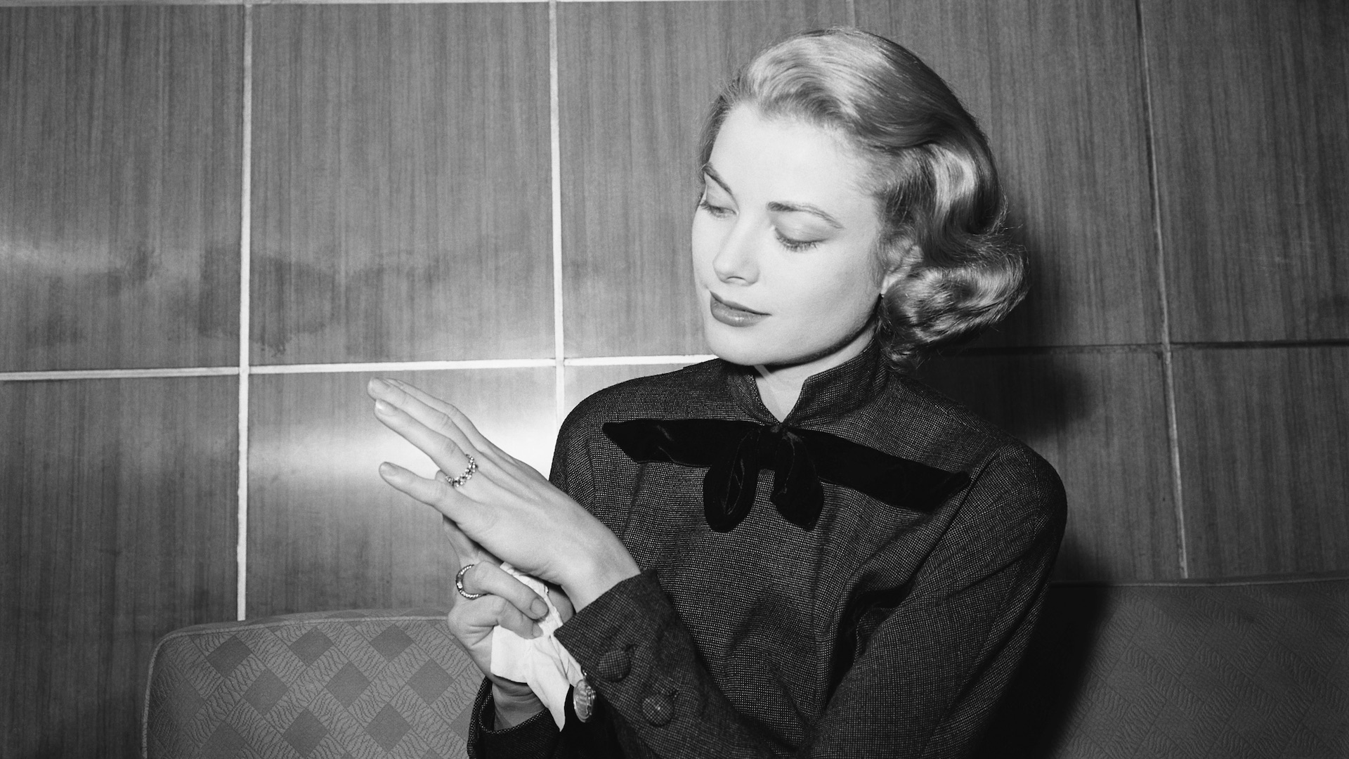 Grace Kelly Set the Trend For Emerald-Cut Diamond Engagement Rings 3 Grace Kelly engagement ring