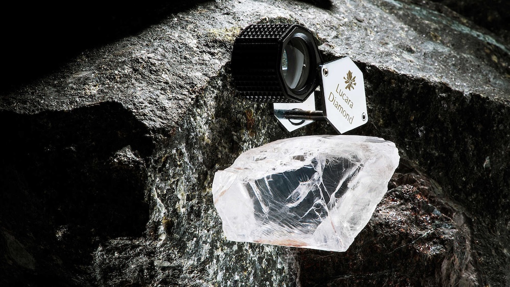 10 Incredible Diamond Discoveries in Botswana That Shook the World 4 Diamond Discoveries: 813-carat Consellation Diamond Discovery in Botswana in 2015.