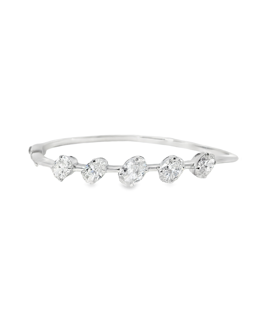 5 Real Diamond Jewellery Pieces That Promise to Become Future Heirlooms 22 Diamond bracelet with sleek round-cut stones
