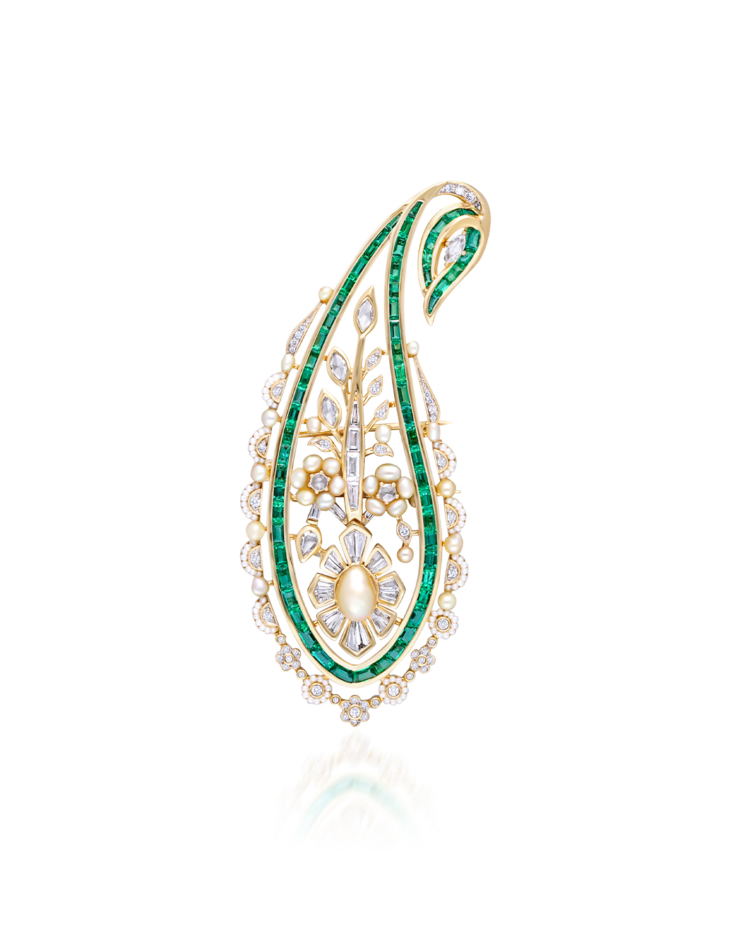 5 Real Diamond Jewellery Pieces That Promise to Become Future Heirlooms 2 Flower Shaped Diamond Brooch