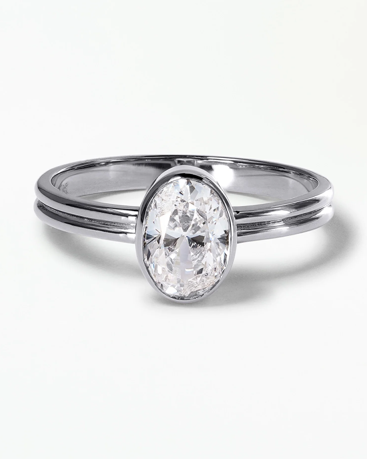 WWake Oval Brilliant Cut Diamond Ridge Ring