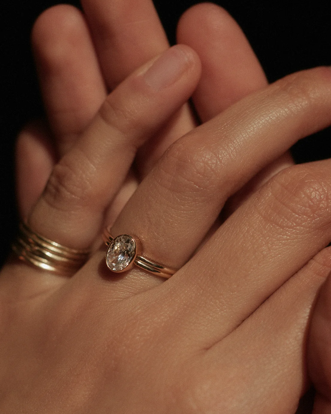 WWake Oval Brilliant Cut Diamond Ridge Ring