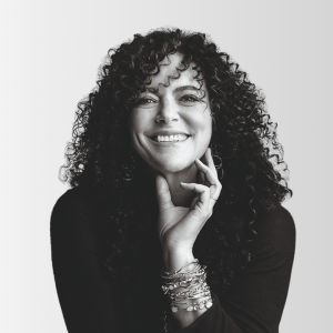 Pavé Diamonds: A Second Skin of Endless Sparkle & Craftmanship