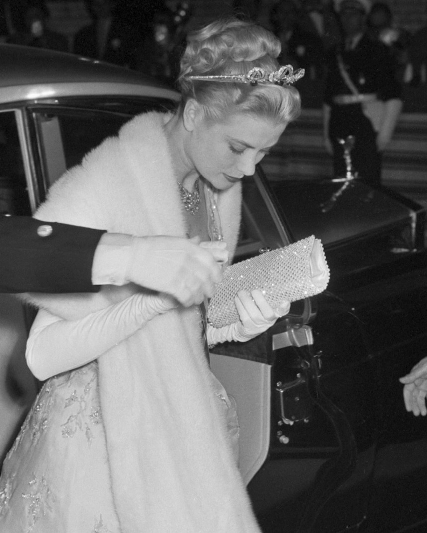 Prince Ranier and actress Grace Kelly arrive for a gala performance at the Royal Opera House April 18, 1956. (Getty Images)