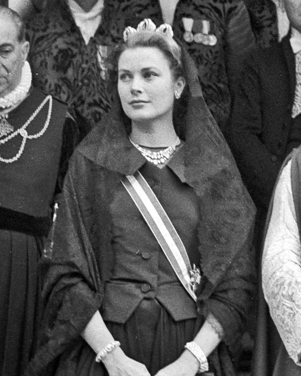 Grace Kelly visited Vatican City to meet Pope Pius XII and officers of Vatican State in Vatican City on November 1959. (Getty Images)