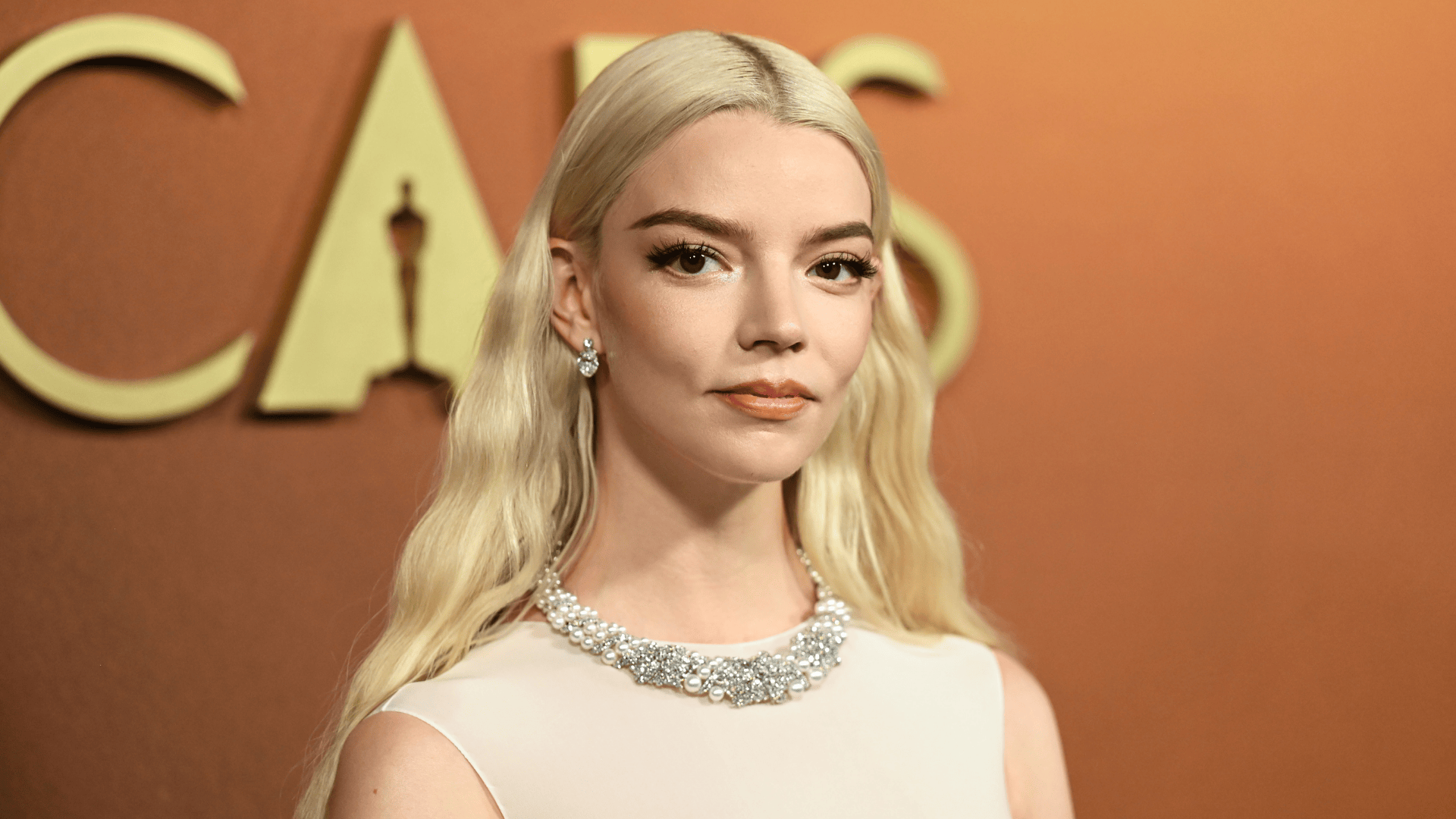 14 Sparkling Diamond Jewelry Moments from the 2025 Governors Awards 1 Anya Taylor Joy governors ball