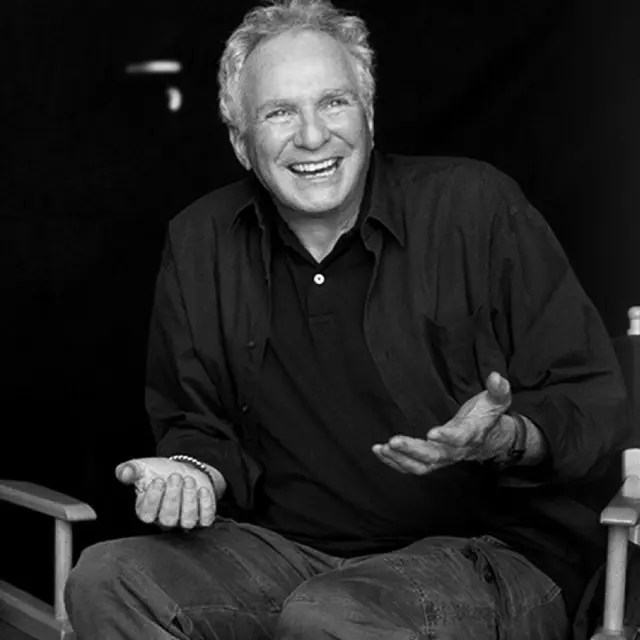 Why a Diamond Gypsy Ring is the Ultimate in Low-Key Luxury 3 Why a Diamond Gypsy Ring is the Ultimate in Low-Key Luxury