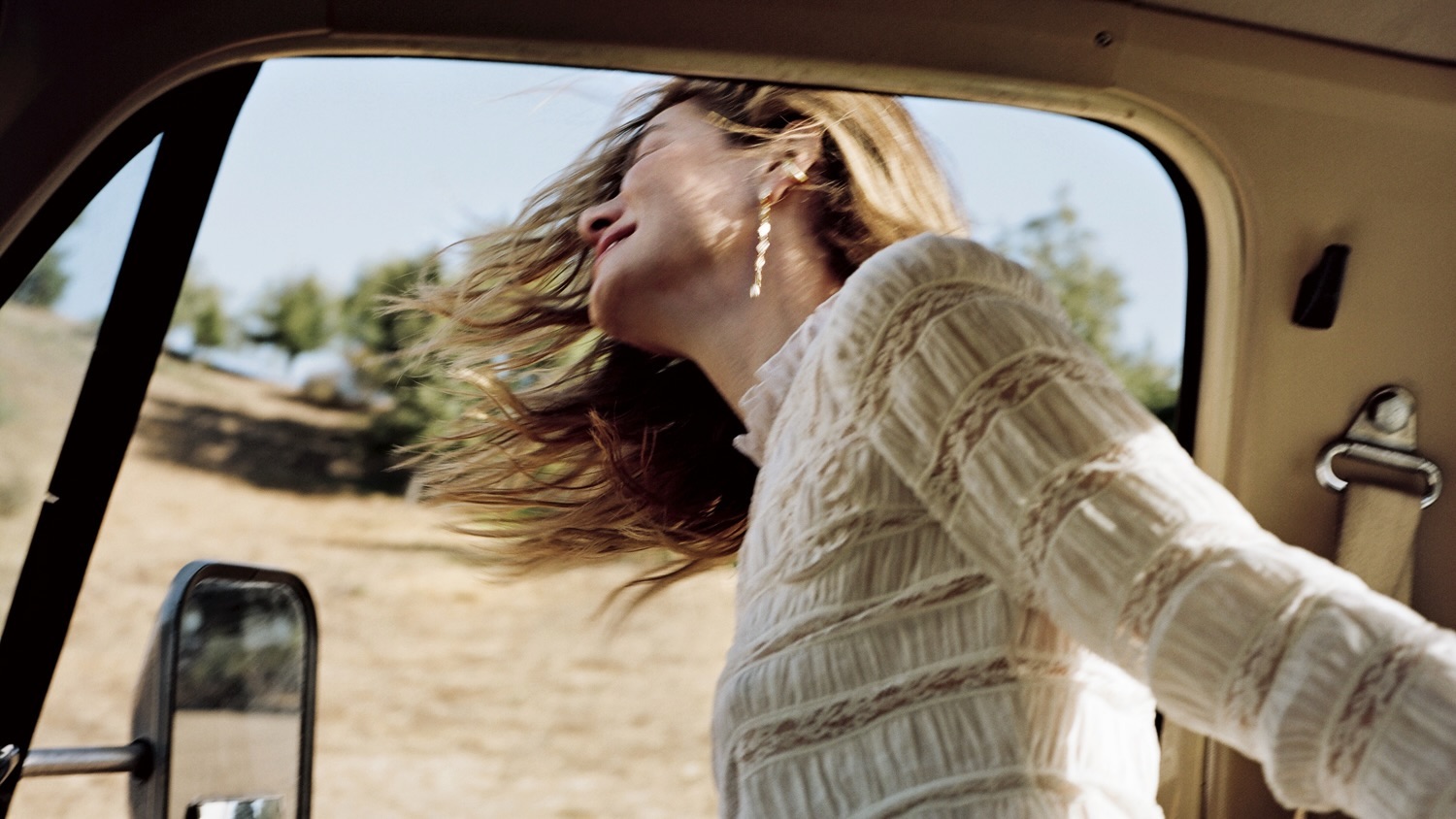 Michelle Monaghan: Timeless & Sparkling in Desert Diamonds