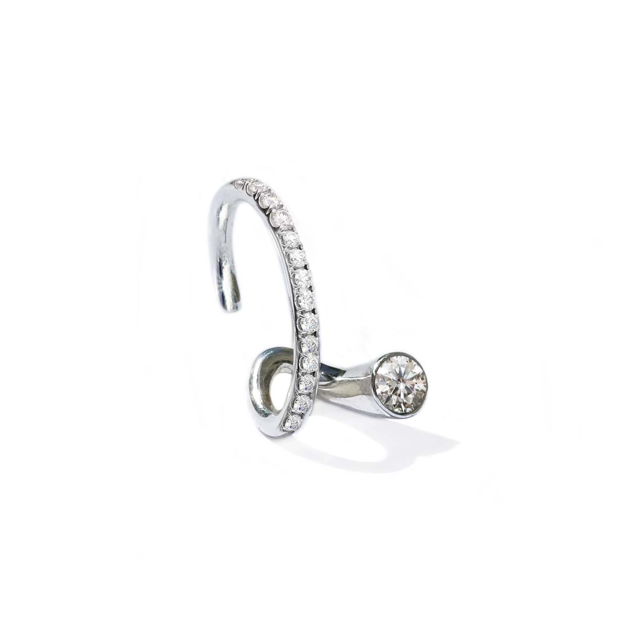 Pavé Diamonds: A Second Skin of Endless Sparkle & Craftmanship