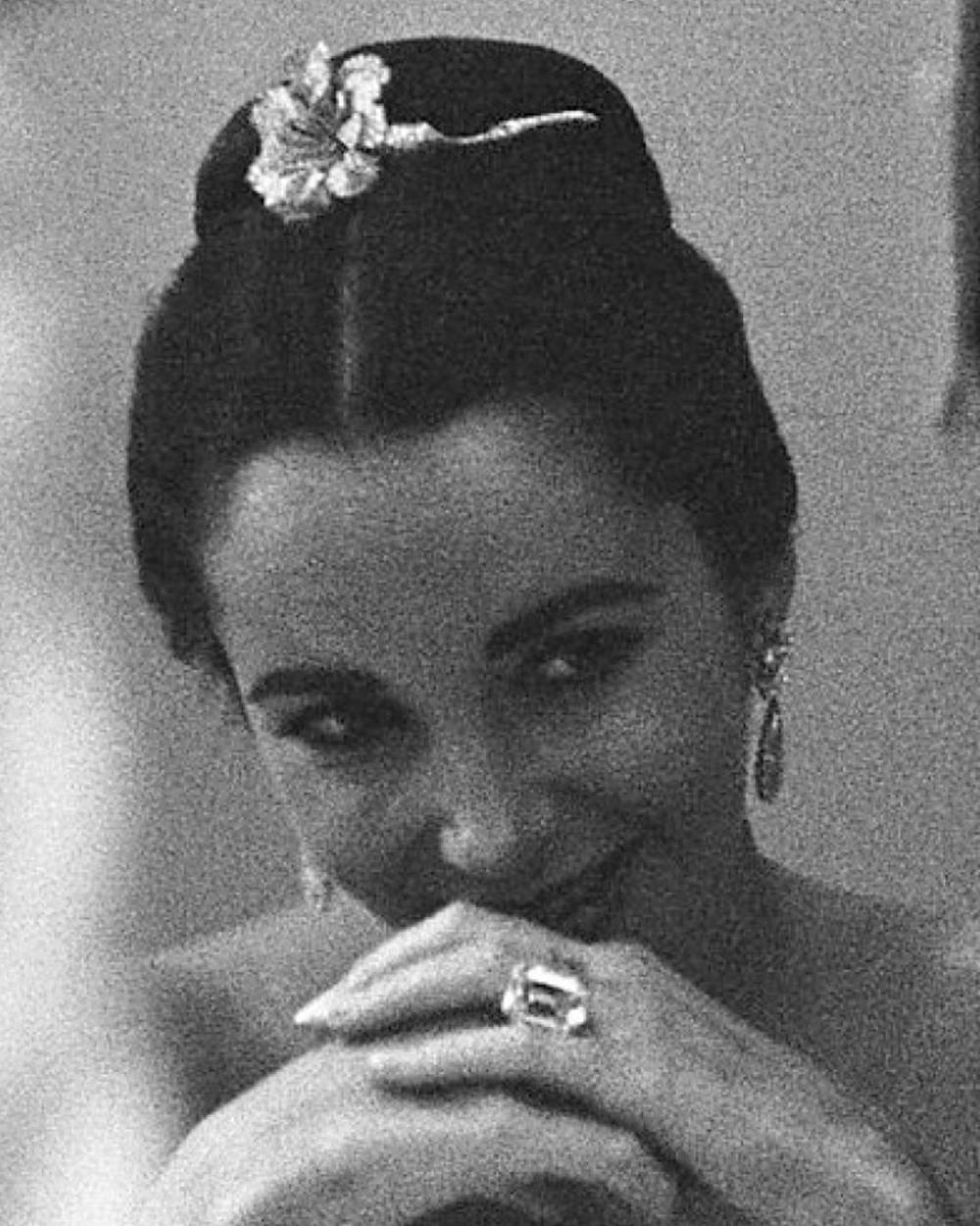 When the World Said Yes: Celebrity Engagement Rings That Changed the Game 1 Elizabeth Taylor’s Engagement Ring
