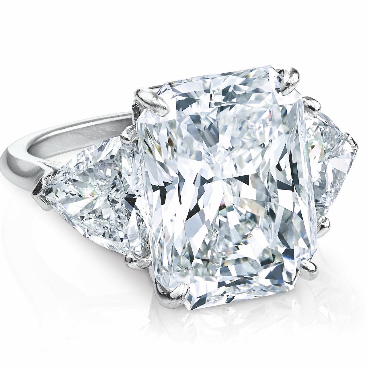 Everything to Know About How to Sell a Diamond 4 10-Carat Radiant Cut Diamond Ring (Courtesy of Circa)