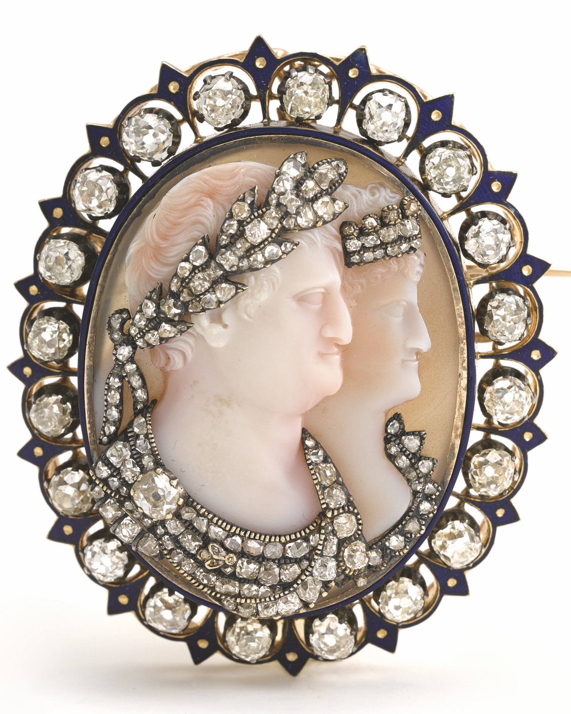 Chalcedony cameo habillé, enamel and diamond brooch, c.1800. depicting Charles IV, King of Spain (1748–1819) and his wife Marie Louise of Parma, Queen of Spain (1751–1819). (Wiki Commons)