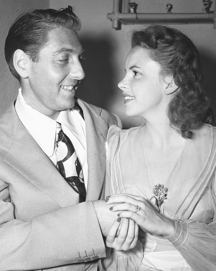 What Judy Garland’s Engagement Rings Reveal About Her Life, Image and Eras 3 Judy Garland wears her diamond engagement ring alongside fiance David Rose on May 15, 1941. (Getty Images)