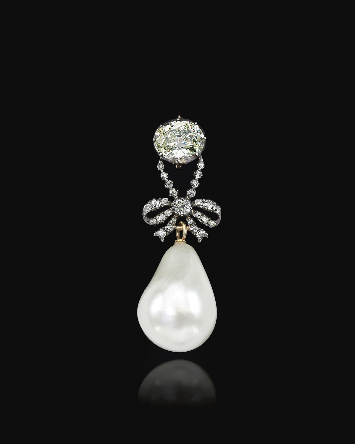 Step Inside the Glittering World of Marie Antoinette Style and the Jewels That Define It 11 Marie-Antoinette's Pearl jewels. Heidi Horten Collection. (© Sotheby's / Bridgeman Images)