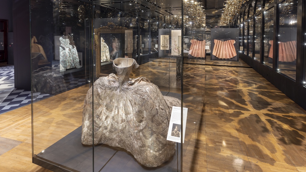 Step Inside the Glittering World of Marie Antoinette Style and the Jewels That Define It 3 Step Inside the Glittering World of Marie Antoinette Style and the Jewels That Define It