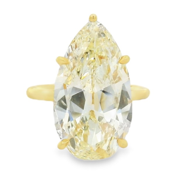 Everything to Know About How to Sell a Diamond 13 How to Sell a Diamond Diamond Rings (Courtesy of Lux Bond & Green)