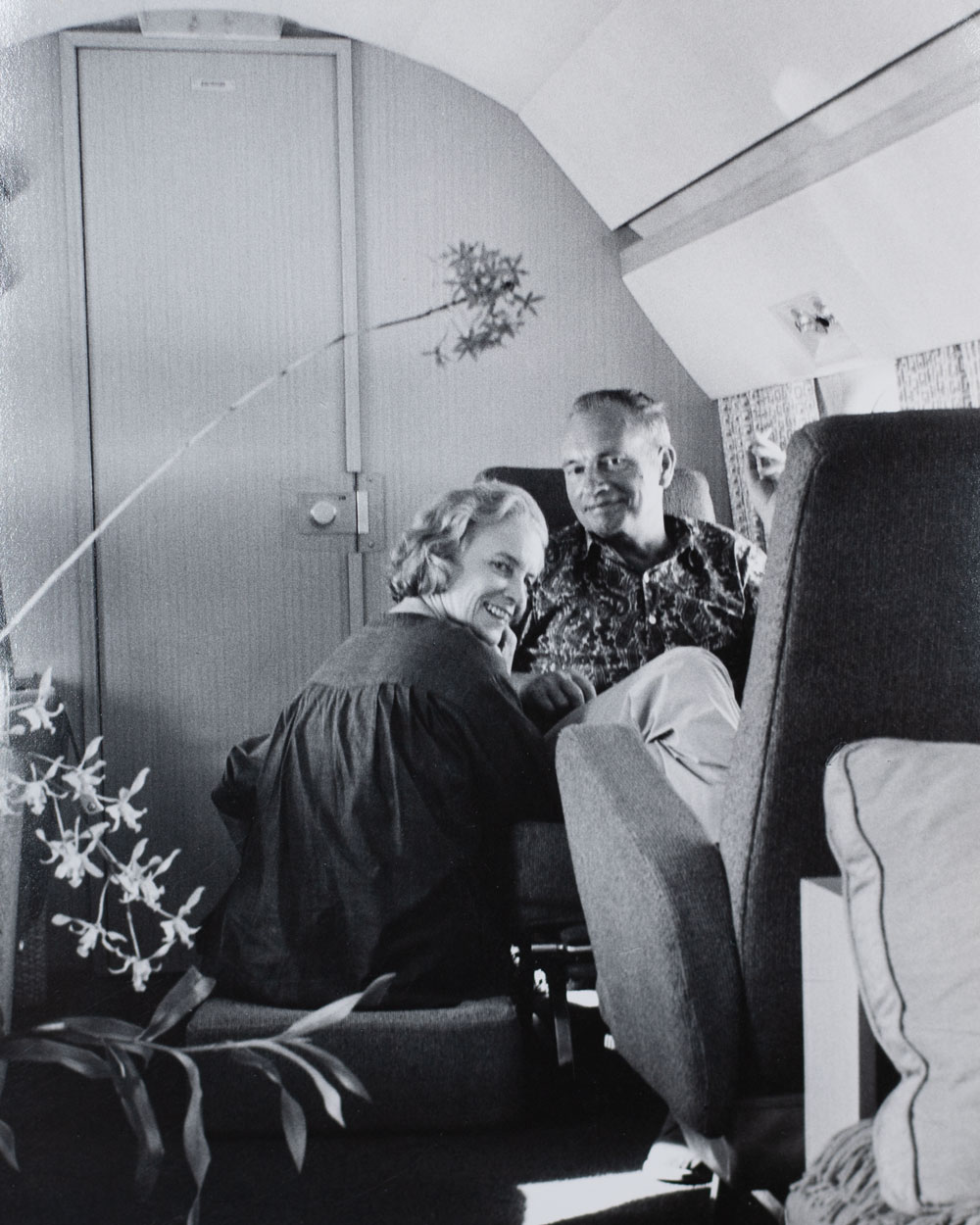 Portrait of Jean Schlumberger and Rachel Bunny Mellon on a private plane around 1960.