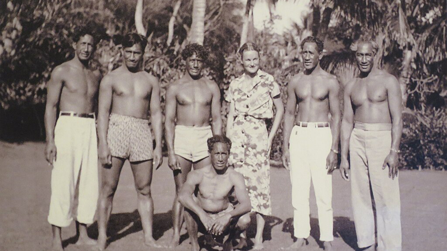Doris Duke flanked by the Kahanamoku brothers in Hawaii, c. 1937