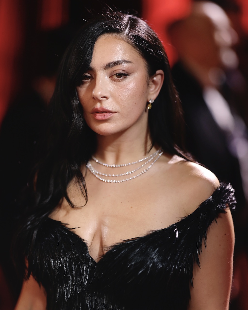 Golden Globes 2026 The Best Diamond Jewelry Looks CULT STY CELEB Golden Globes 2026 Charli XCX IMG 4X5 