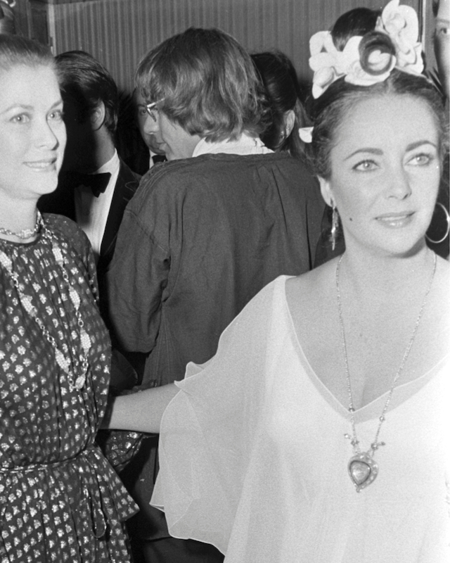 Margot Robbie Wore Elizabeth Taylor's Taj Mahal Diamond pendant necklace to the Wuthering Heights premiere