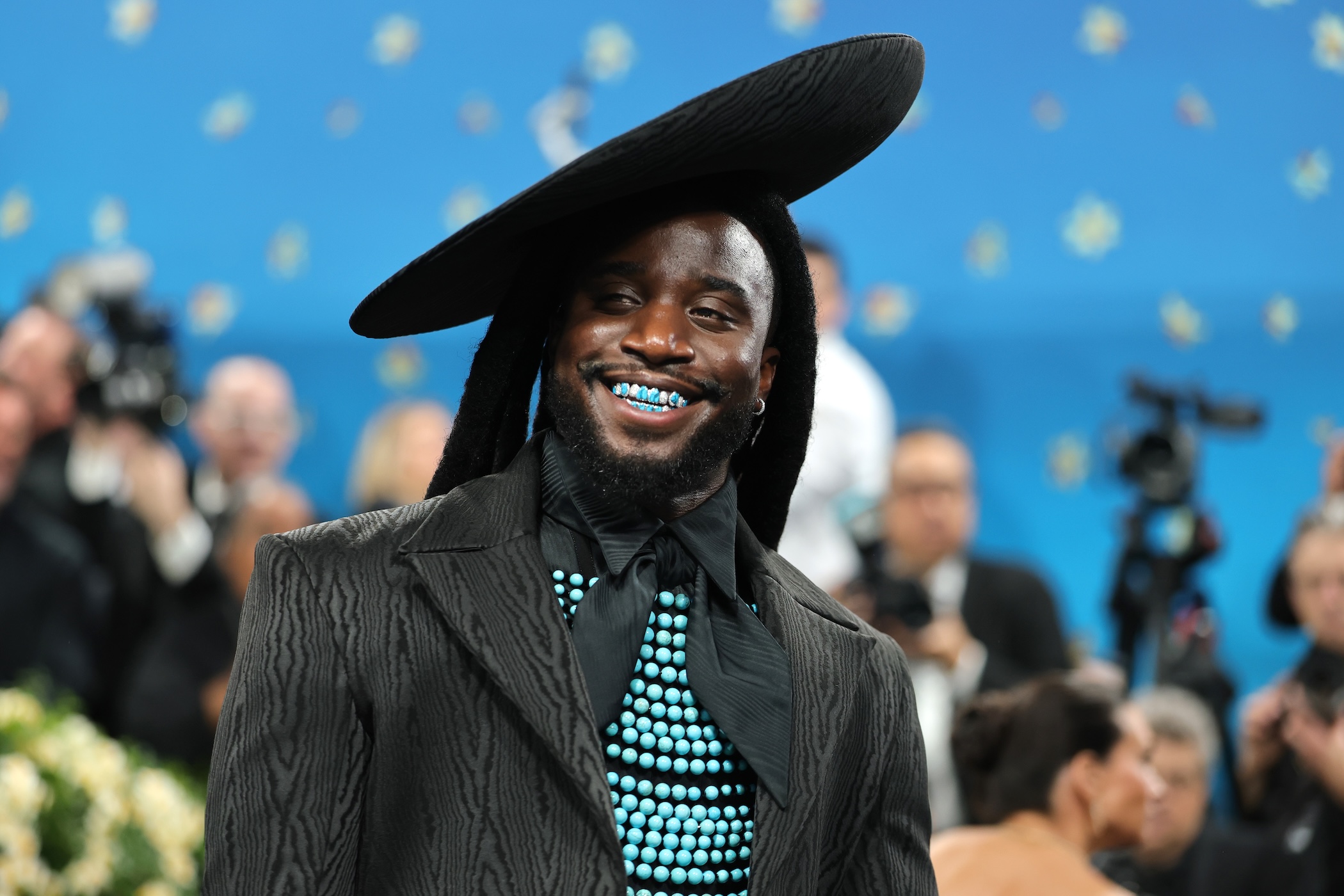 Shaboozey in diamond grillz