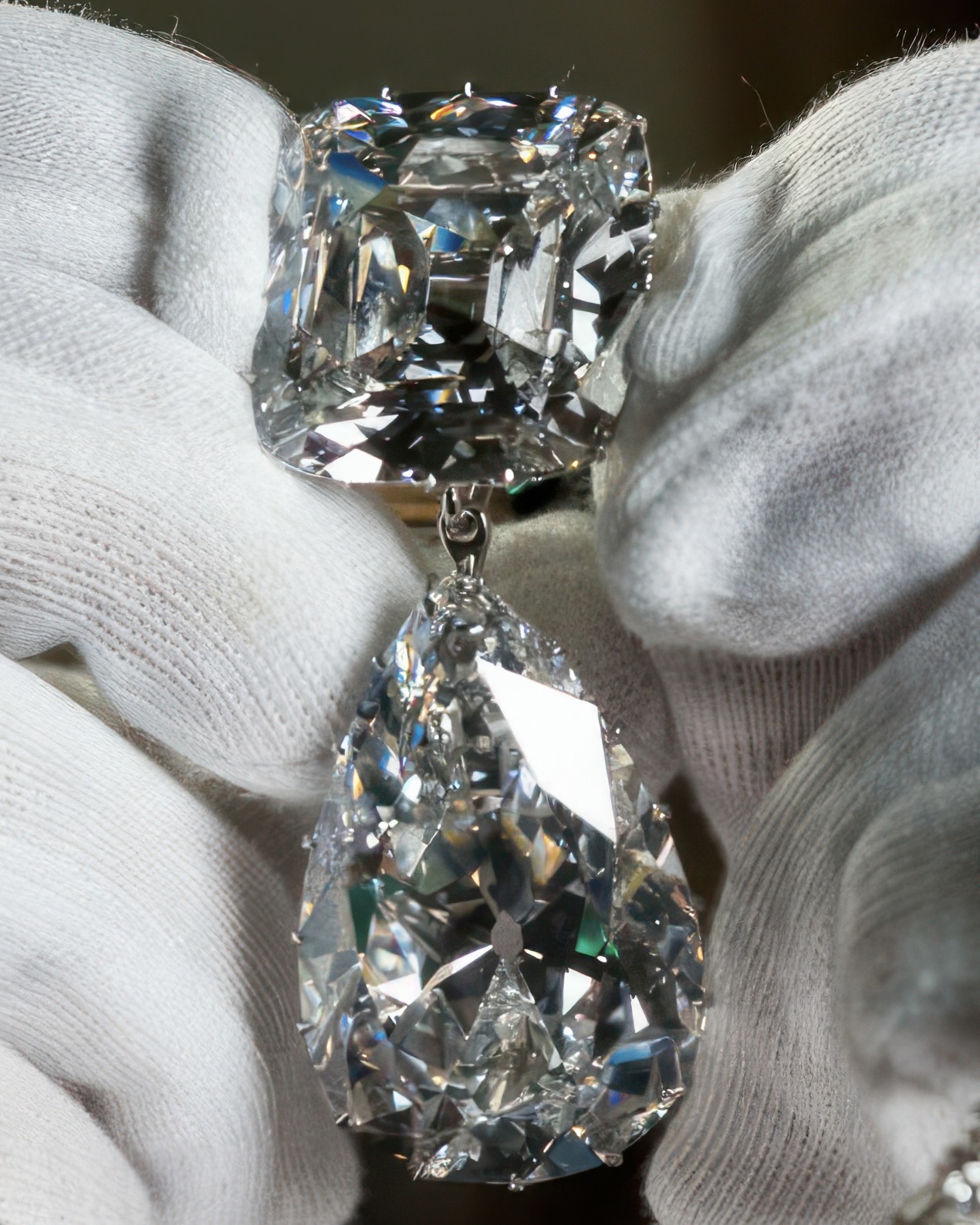 The Granny's Chips brooch (featuring the Cullinan III and IV diamonds) as part of the 'Diamonds: A Jubilee Celebration' exhibition at Buckingham Palace on May 15, 2012, in London, England. (Photo by Samir Hussein/WireImage)