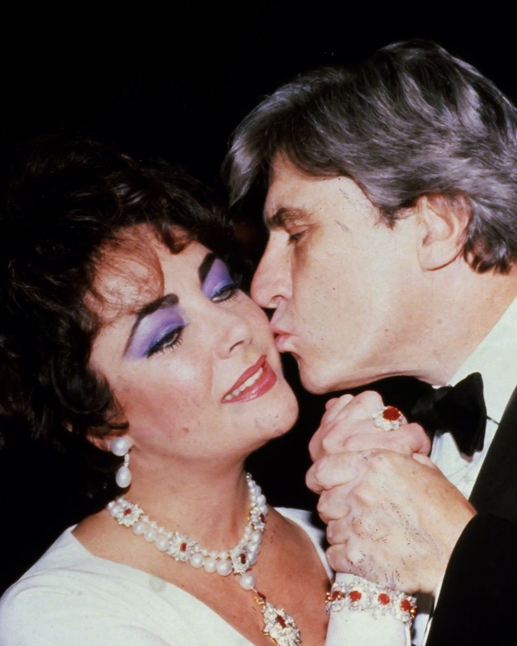 Elizabeth Taylor wears the La Peregrina set into a diamond and ruby necklace to attend the afterparty for the play, The Little Foxes at Xenon on May 7, 1981 in New York City. (Getty Images)