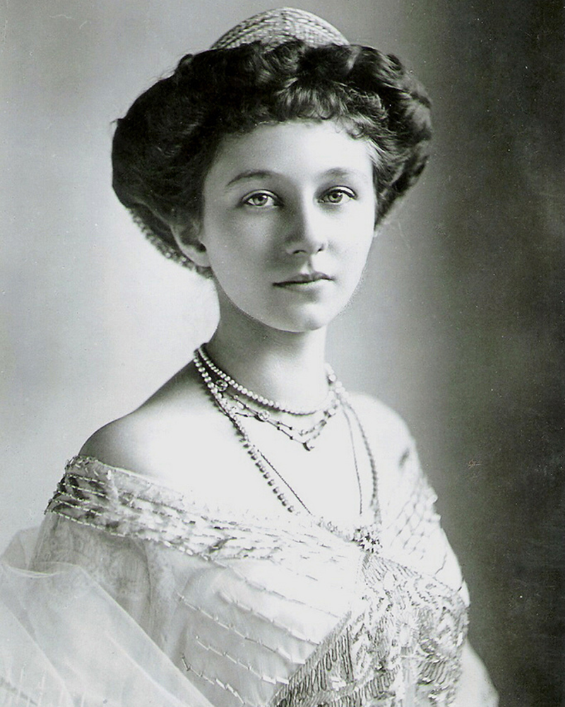 Princess Viktoria Luise of Prussia wearing the Prussian Tiara, c. 1910 (Wikimedia Commons/Public Domain)