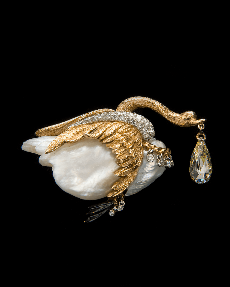 Babe Paley’s Verdura Swan Brooch with Hanging Diamond Briolette (Courtesy of Verdura)