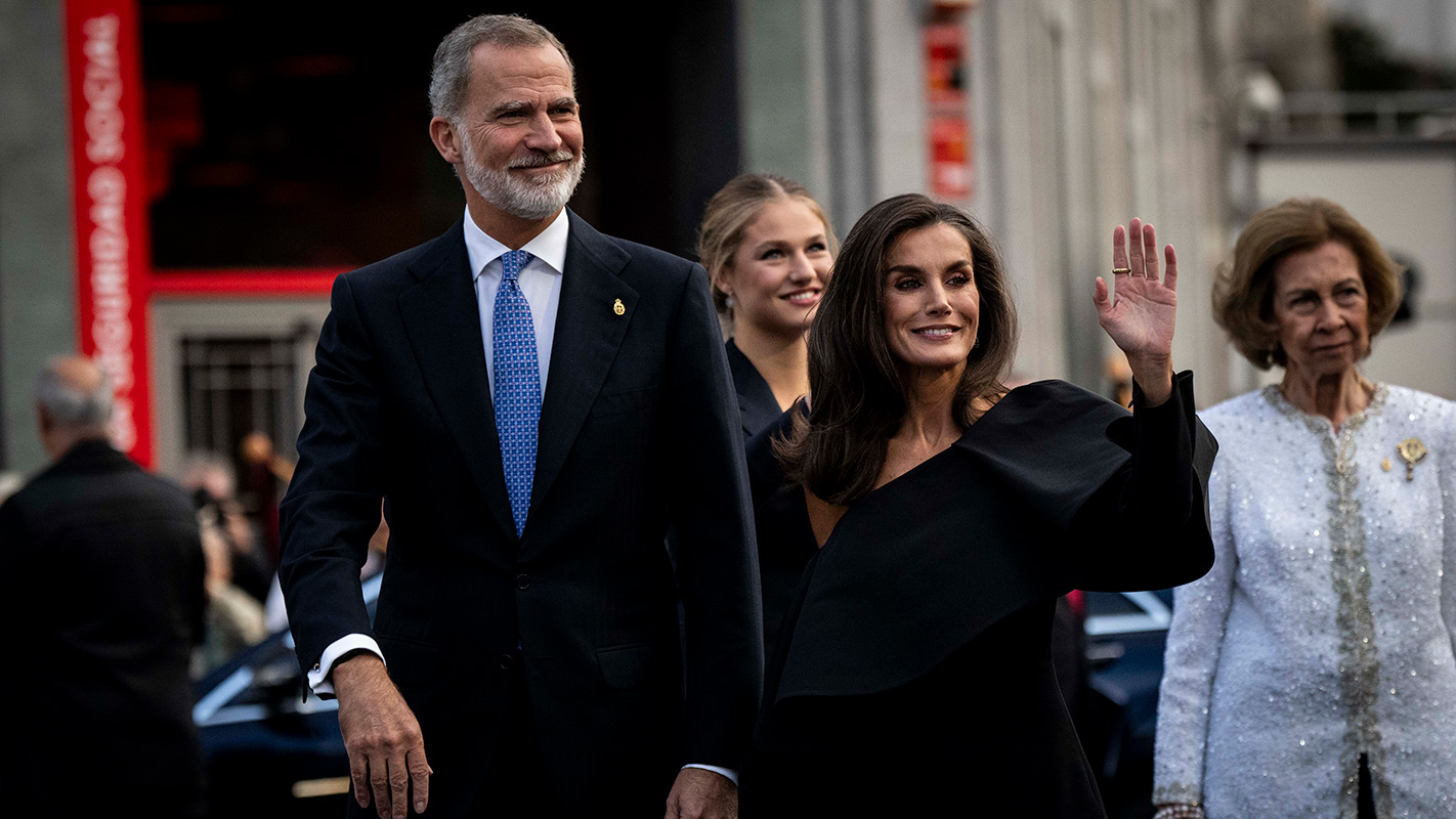 The King and Queen, together with the Princess of Asturias and Queen Sofía, during the Princess of Asturias Awards ceremony in 2024 (Wikimedia/Public Domain)