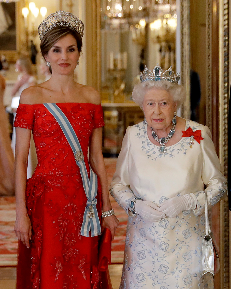 Queen Letizia of Spain and Britain's Queen Elizabeth II pose for a group photograph before a State Banquet at Buckingham Palace on July 12, 2017 in London, England. (Photo by Matt Dunham - WPA Pool/Getty Images)