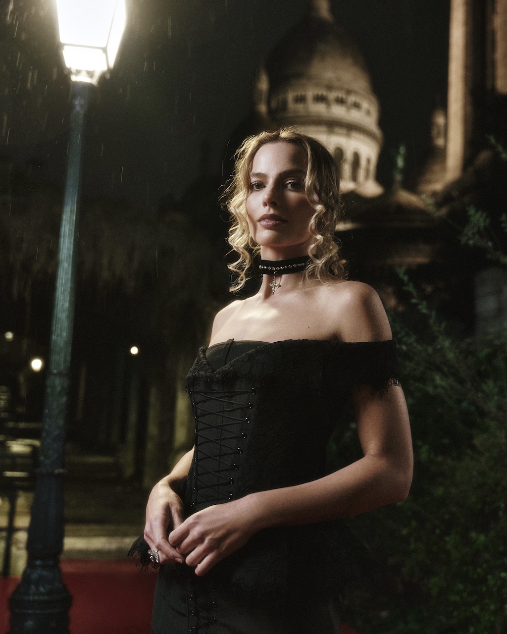 Margot Robbie Wore Jessica McCormack Jewelry to the “Wuthering Heights” Premiere in Paris 