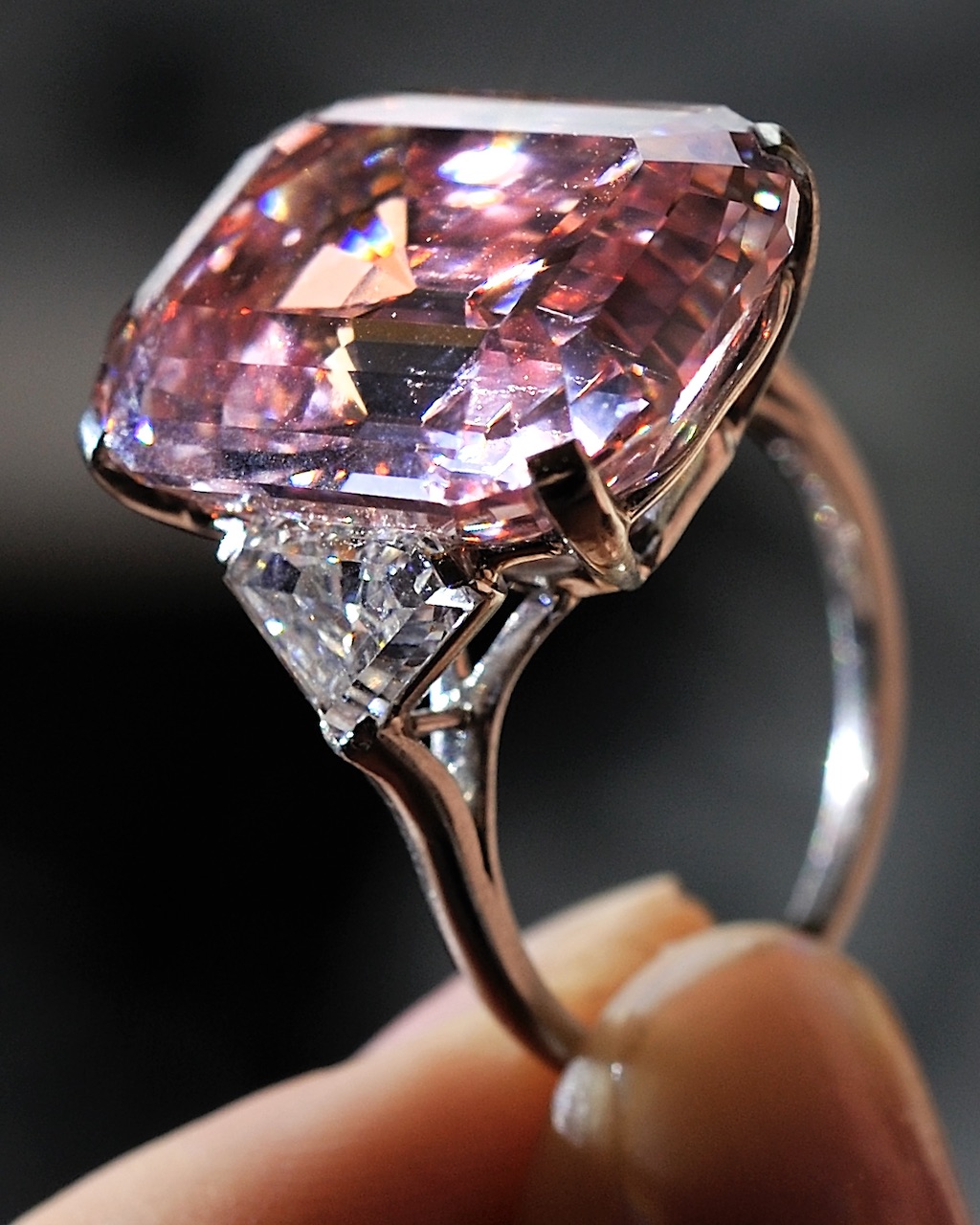 A model holds the 24.78-carat Graff Pink Diamond during a Sotheby's auction preview on November 10, 2010 in Geneva. (Getty Images)