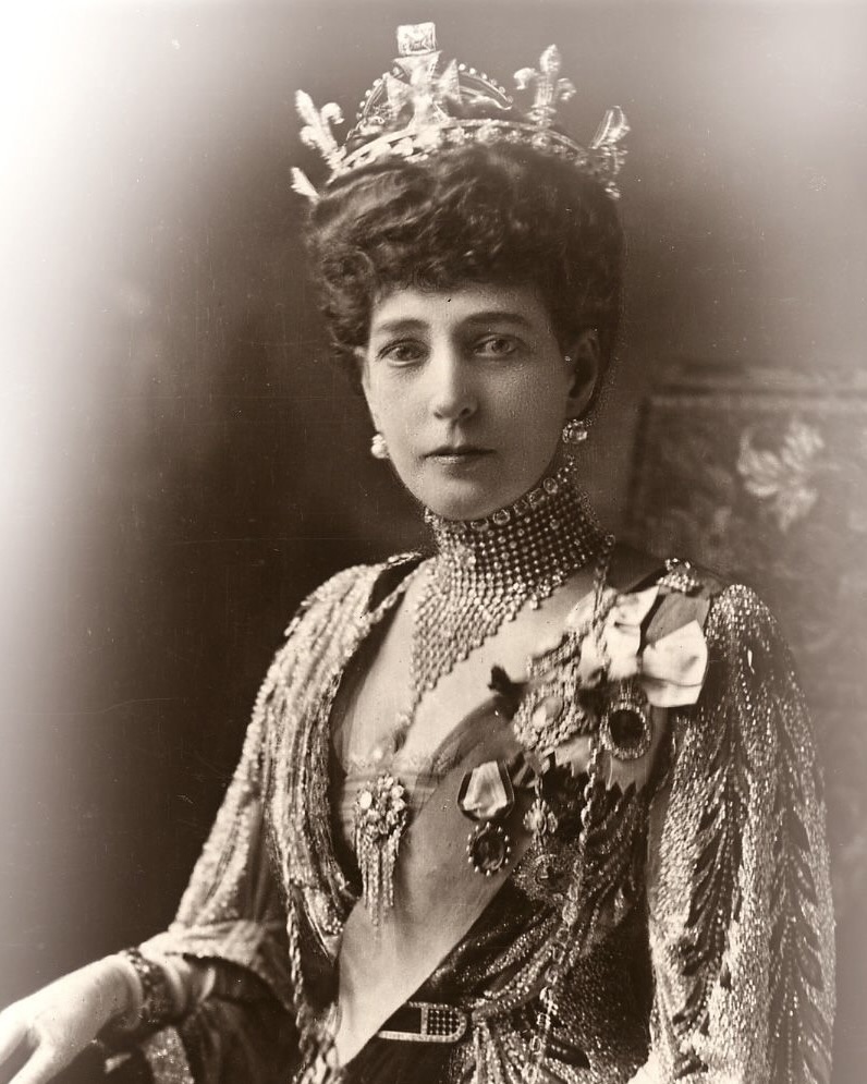 Victorian Jewelry Portrait of Queen Alexandra wearing Queen Victoria's Diamond Fringe Brooch in 1913.