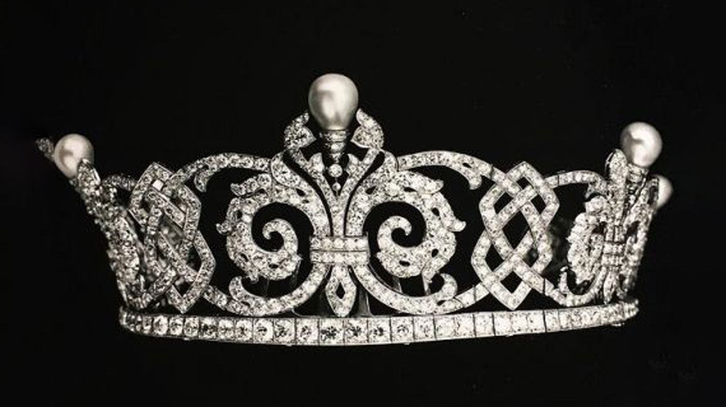 The Diamond and Fleur-de-Lys Tiara owned by Jacqueline de Ribes. (Courtesy of Christe's Auction House)